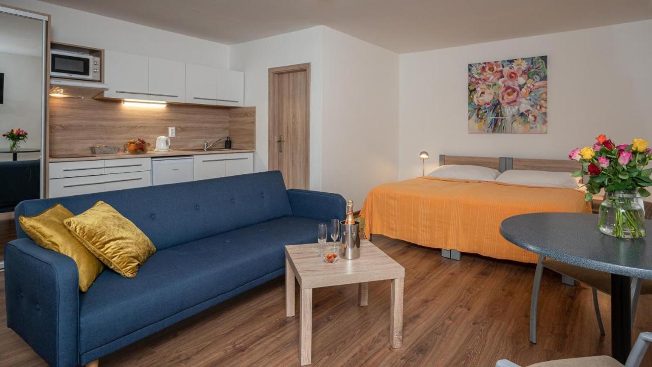 Apartmany Tereza & Free Parking Bratislava Bagian luar foto